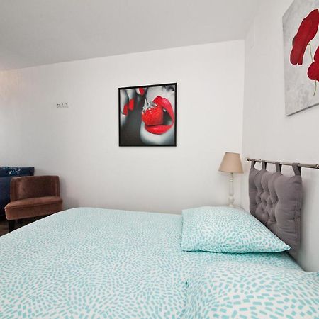 Gite 65 M2 200 M Gare T-G-V 400 M Centre-Ville Grand Parking 250 Places Gratuit Face Au Logement Arras Exterior photo
