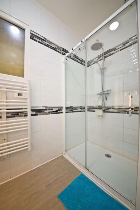 Gite 65 M2 200 M Gare T-G-V 400 M Centre-Ville Grand Parking 250 Places Gratuit Face Au Logement Arras Exterior photo